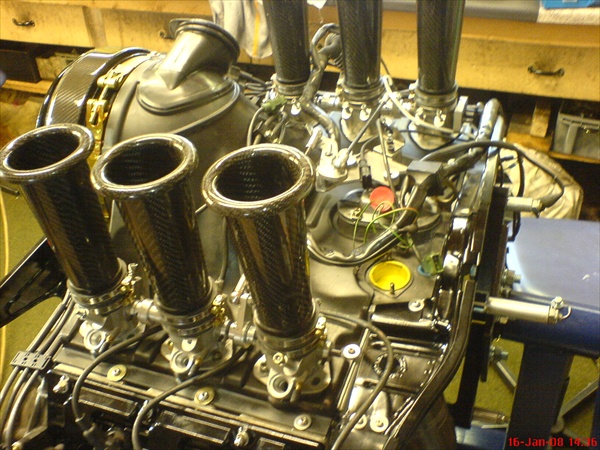 3,6 ltr. Sportmotor mit offener Carbon Sauganlage
