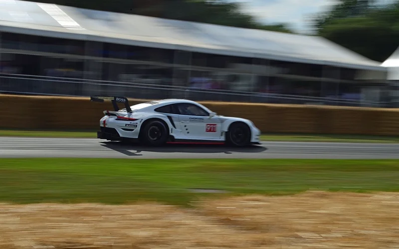 Porsche 911 RSR Rennwagen in Aktion