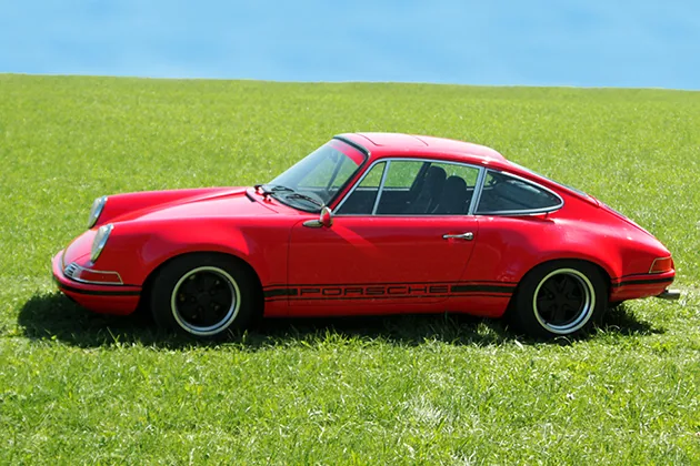 Roter Porsche 911 Retro Classic Seitenansicht, F-Modell-Optik komplett