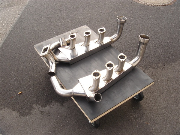 Fertige Porsche-Fächerkrümmer-Paare mit Airbox-Basis, abholbereit