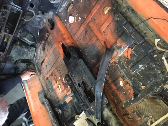 Porsche 911 Karosserie auf der Niederhof-Richtbank, Tutzing Restauration