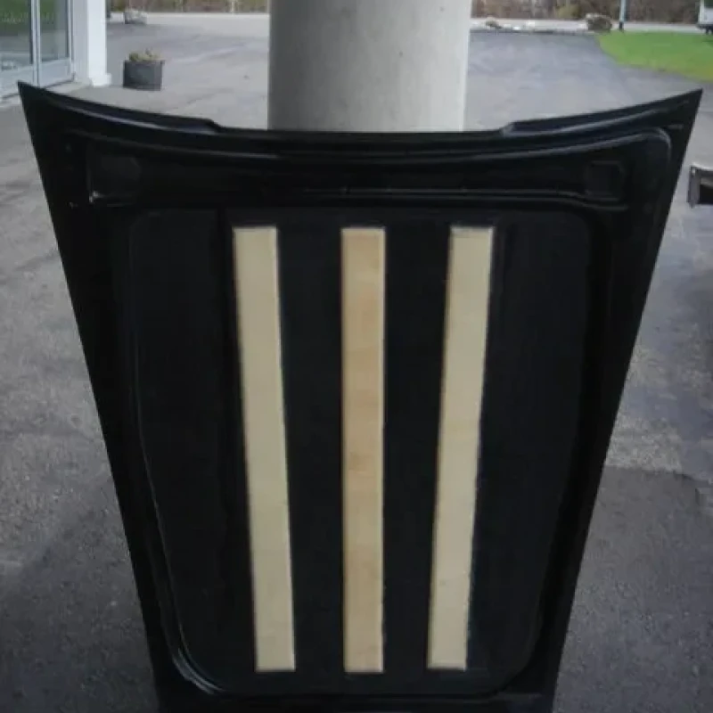 Kofferraumhaube mit Balsaholzstreifen