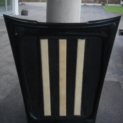 Kofferraumhaube mit Balsaholzstreifen