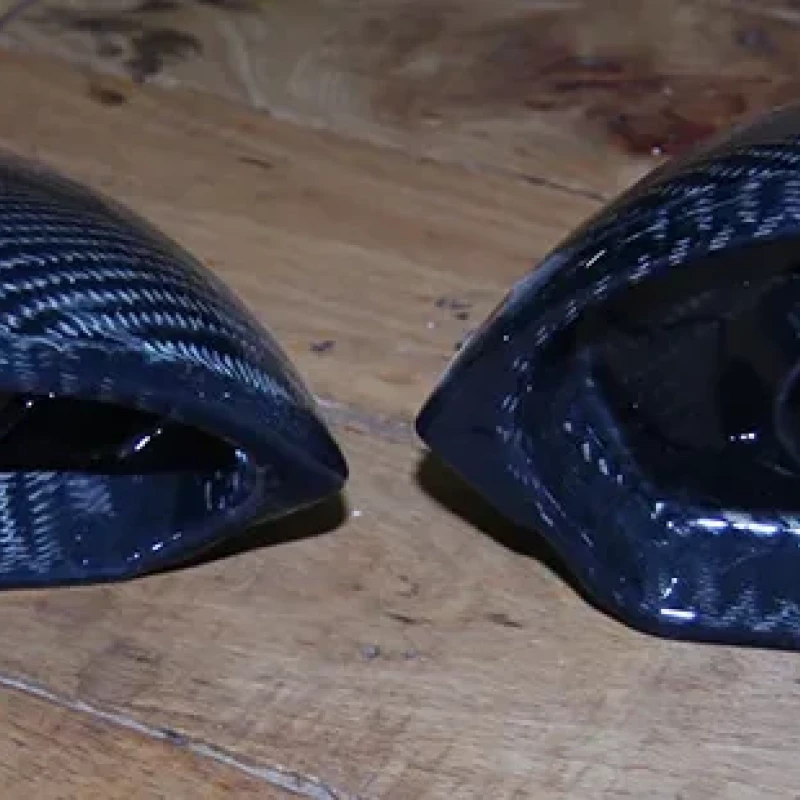 Rennsportspiegel in Sichtcarbon